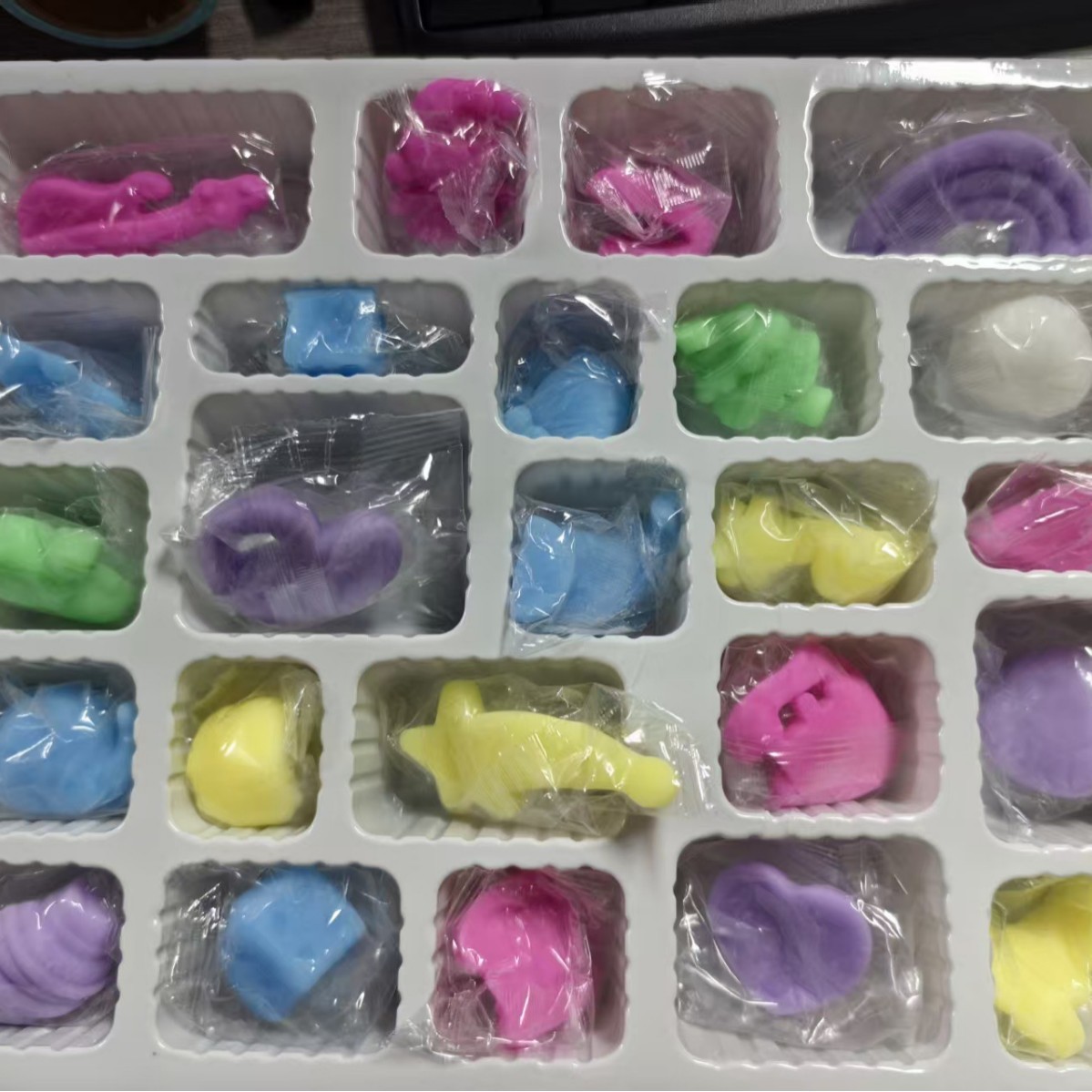 2026 NeeDoh アドベントカレンダー 24個入り 3 - Advent Calendar Gift のレビューと価格